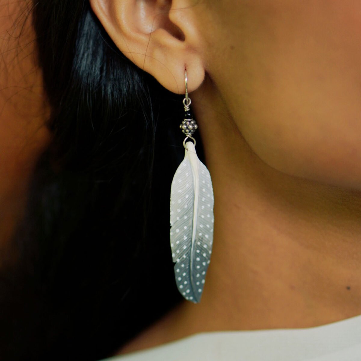 Can You Spot the Feather? - Image 2
